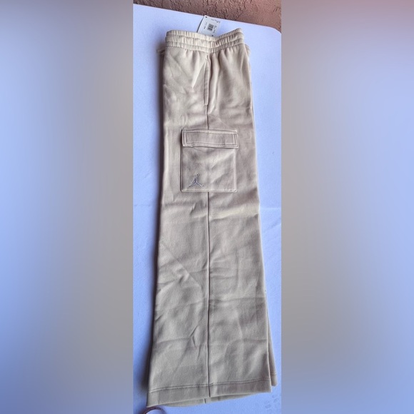 Jordan Women’s Beige Cargo Sweatpants – Size L (NWT) - Picture 8 of 9
